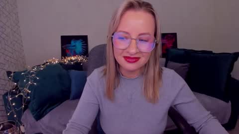 Snapshot of elisabethmills chatting on 5, 3, 2025 Elisabeth online show from 5, 3, 2025