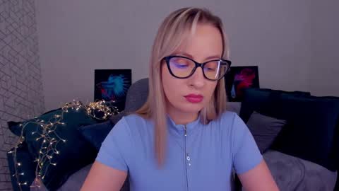 Snapshot of elisabethmills chatting on 11, 3, 2025 Elisabeth online show from 11, 3, 2025