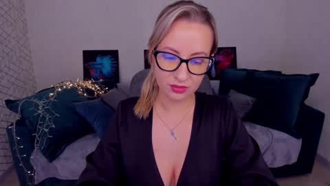 Snapshot of elisabethmills chatting on 12, 3, 2025 Elisabeth online show from 12, 3, 2025