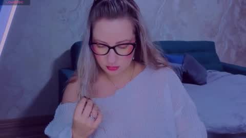 Snapshot of elisabethmills chatting on 17, 10, 2025 Elisabeth online show from 17, 10, 2025