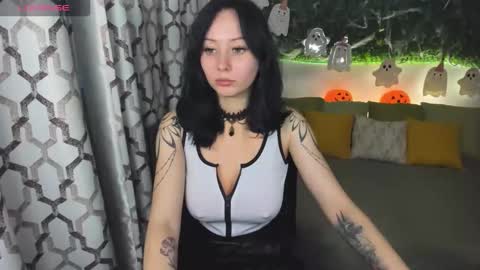 Snapshot of eliseroyalty chatting on 4, 11, 2025 EliseRoyalty online show from 4, 11, 2025