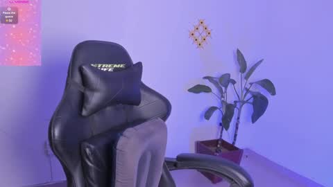 Snapshot of elissa_dominguez chatting on 4, 12, 2024 Elissa online show from 4, 12, 2024
