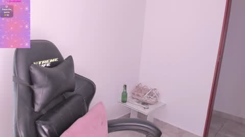 Snapshot of elissa_dominguez chatting on 4, 2, 2025 Elissa online show from 4, 2, 2025