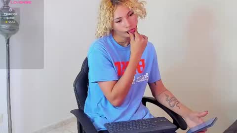 Valentino Konny y Jhon online show from 19, 7, 2026