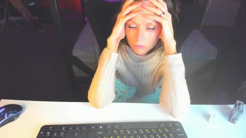 Elizabethangel online show from 6, 3, 2025