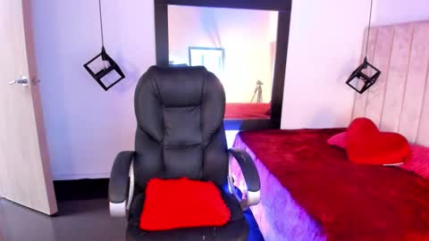 Lucia Vonne online show from 26, 11, 2025