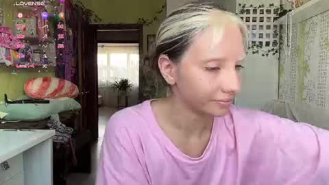 elizabethh_brown online show from 4, 8, 2026