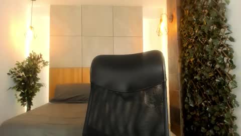 Snapshot of elizabethrouge_ chatting on 11, 11, 2025 online show from 11, 11, 2025