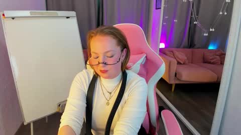 Snapshot of elizabethwalson chatting on 15, 11, 2025 Lizzy online show from 15, 11, 2025