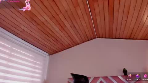 Snapshot of ella__olmos chatting on 9, 6, 2026 Ella Olmos online show from 9, 6, 2026