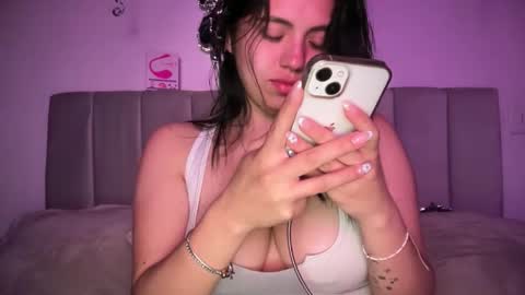 Snapshot of ella_aq chatting on 4, 12, 2025 Ella online show from 4, 12, 2025