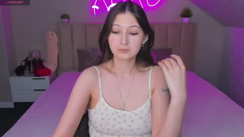 Snapshot of ella_burns chatting on 2, 2, 2026 Ella online show from 2, 2, 2026