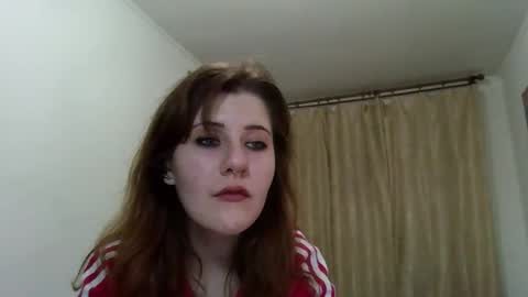 Snapshot of ella_fr chatting on 29, 10, 2025 ella fr online show from 29, 10, 2025