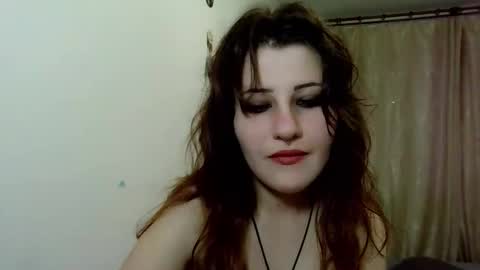 Snapshot of ella_fr chatting on 5, 11, 2025 ella fr online show from 5, 11, 2025
