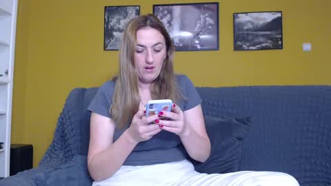 Ella  Max online show from 8, 2, 2025