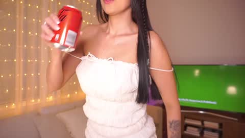 Snapshot of ella_owen chatting on 31, 1, 2025 ELLA OWEN online show from 31, 1, 2025