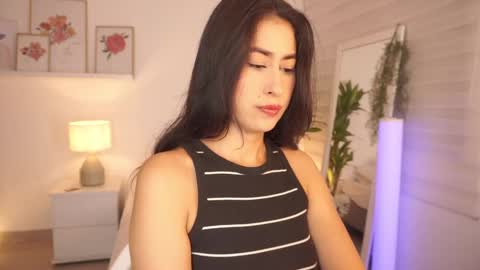 Snapshot of ella_owen chatting on 1, 11, 2025 ELLA OWEN online show from 1, 11, 2025