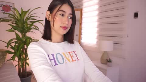 Snapshot of ella_owen chatting on 6, 1, 2026 ELLA OWEN online show from 6, 1, 2026