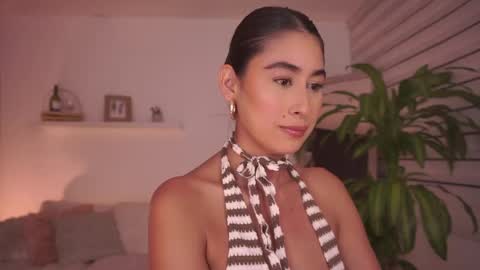 Snapshot of ella_owen chatting on 3, 3, 2026 ELLA OWEN online show from 3, 3, 2026