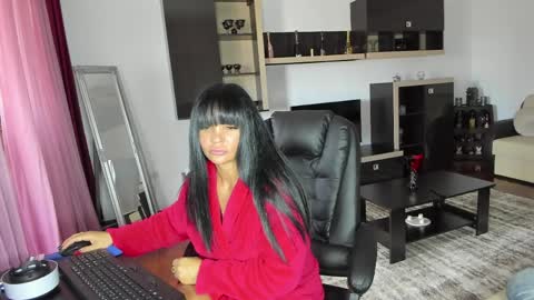 Ella online show from 7, 4, 2026