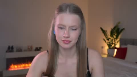 Snapshot of ella_twinkle chatting on 23, 4, 2026 Ella online show from 23, 4, 2026