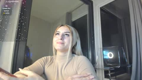 ella_vee online show from 8, 11, 2025