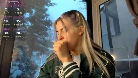 ella_vee online show from 2, 2, 2026