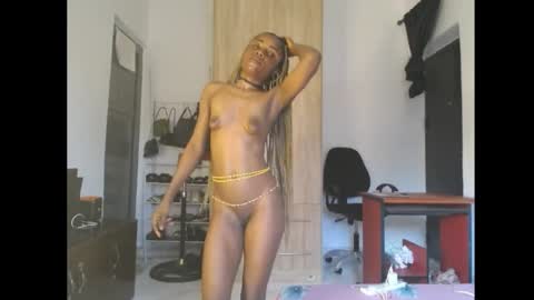 Snapshot of ellababy8 chatting on 11, 5, 2026 ella online show from 11, 5, 2026
