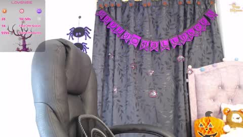 Snapshot of ellajonz chatting on 19, 10, 2025 Ella Amoneth online show from 19, 10, 2025