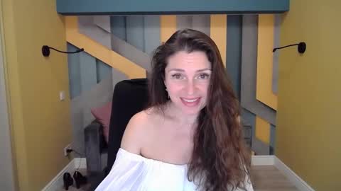 EllaLongs online show from 5, 1, 2025