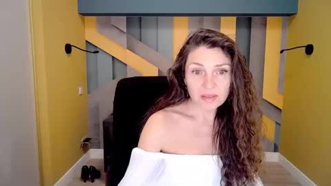 EllaLongs online show from 15, 2, 2025