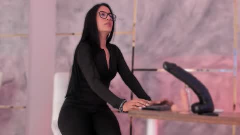  ella  online show from 22, 12, 2025