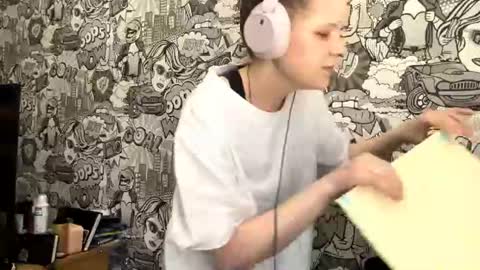 Snapshot of ellasimmons chatting on 17, 7, 2026 Mary online show from 17, 7, 2026