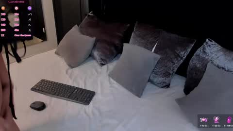 Snapshot of ellen_grace chatting on 5, 10, 2025 Ellen  online show from 5, 10, 2025