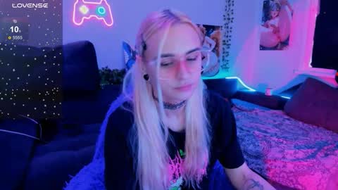 Snapshot of elli_26 chatting on 2, 11, 2025 Ellie online show from 2, 11, 2025