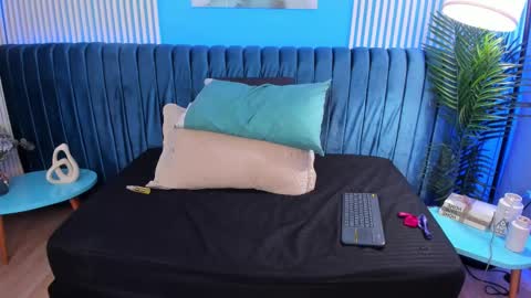 Snapshot of elli_taylor chatting on 13, 2, 2025 Ellie Taylor online show from 13, 2, 2025