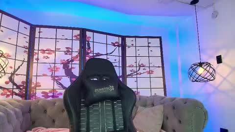 Ellie Bloom online show from 21, 12, 2025