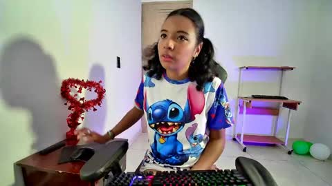 Snapshot of ellie_cute7 chatting on 8, 5, 2026 ellie_cute7 online show from 8, 5, 2026