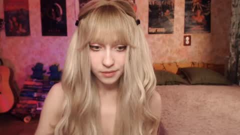 ellie_friendly online show from 8, 3, 2025