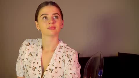 Snapshot of elliephant_ chatting on 14, 12, 2024 just Emily online show from 14, 12, 2024