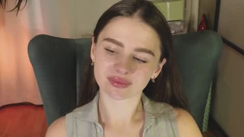 Snapshot of elliephant_ chatting on 19, 12, 2024 just Emily online show from 19, 12, 2024