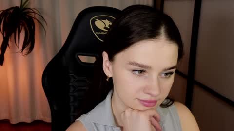 Snapshot of elliephant_ chatting on 30, 12, 2024 just Emily online show from 30, 12, 2024