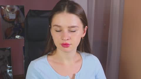 Snapshot of elliephant_ chatting on 3, 1, 2025 just Emily online show from 3, 1, 2025