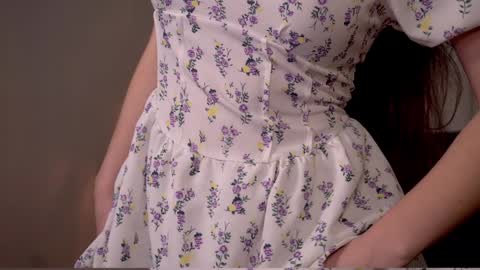 Snapshot of elliephant_ chatting on 5, 1, 2025 just Emily online show from 5, 1, 2025