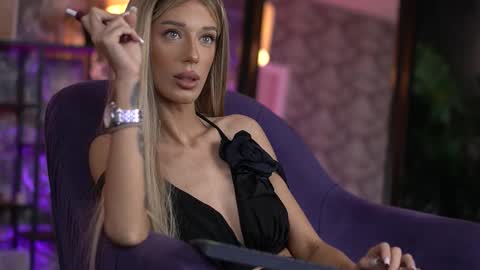 Snapshot of ellieredd chatting on 19, 9, 2025 Ellie online show from 19, 9, 2025