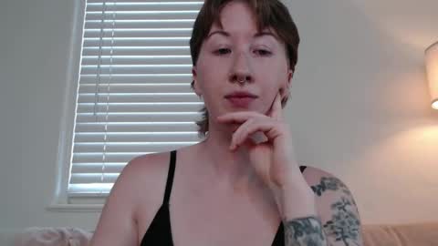 Snapshot of ellierowyn chatting on 4, 10, 2025 Ellie Rowyn online show from 4, 10, 2025