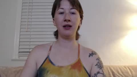 Snapshot of ellierowyn chatting on 8, 10, 2025 Ellie Rowyn online show from 8, 10, 2025