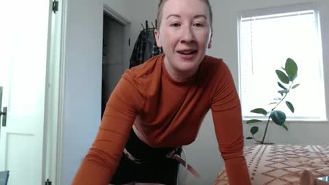 Snapshot of ellierowyn chatting on 12, 11, 2025 Ellie Rowyn online show from 12, 11, 2025