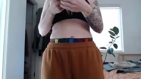 Snapshot of ellierowyn chatting on 6, 2, 2026 Ellie Rowyn online show from 6, 2, 2026