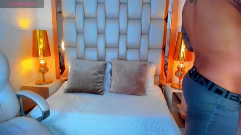 E L L I O T    V E L E Z online show from 4, 3, 2025